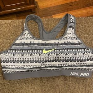 Very gently worn Nike Pro sports bra. Size M